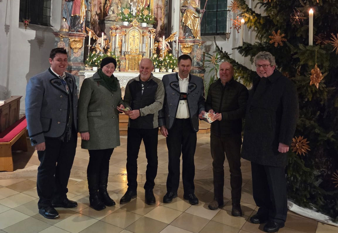 Spendenübergabe der Einnahmen Adventsingen 2025